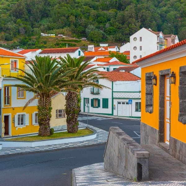 All Around Azores: Inselhopping zu Vulkanen, Fajãs & grünen Oasen